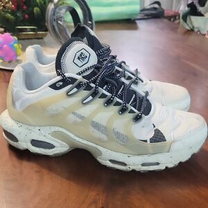 Nike Black and White Sneakers